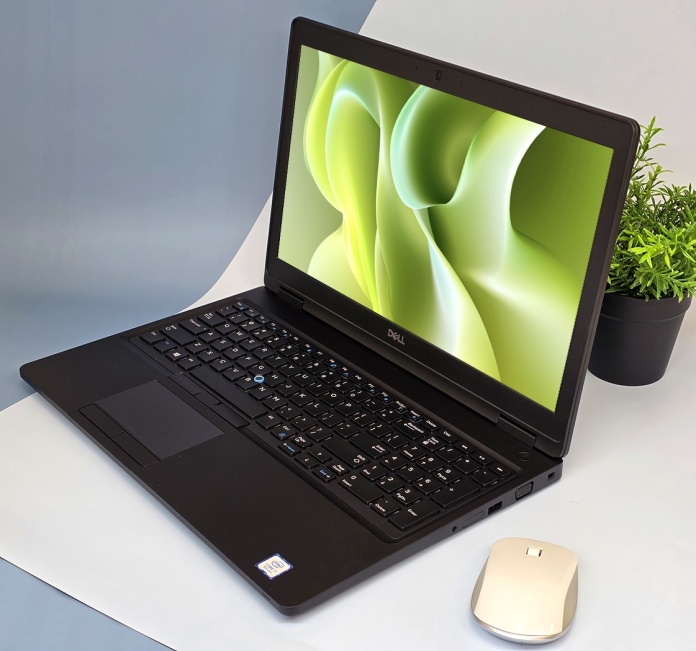 Dell Latitude 5590 i7 MX130 - realne zdjęcie produktu